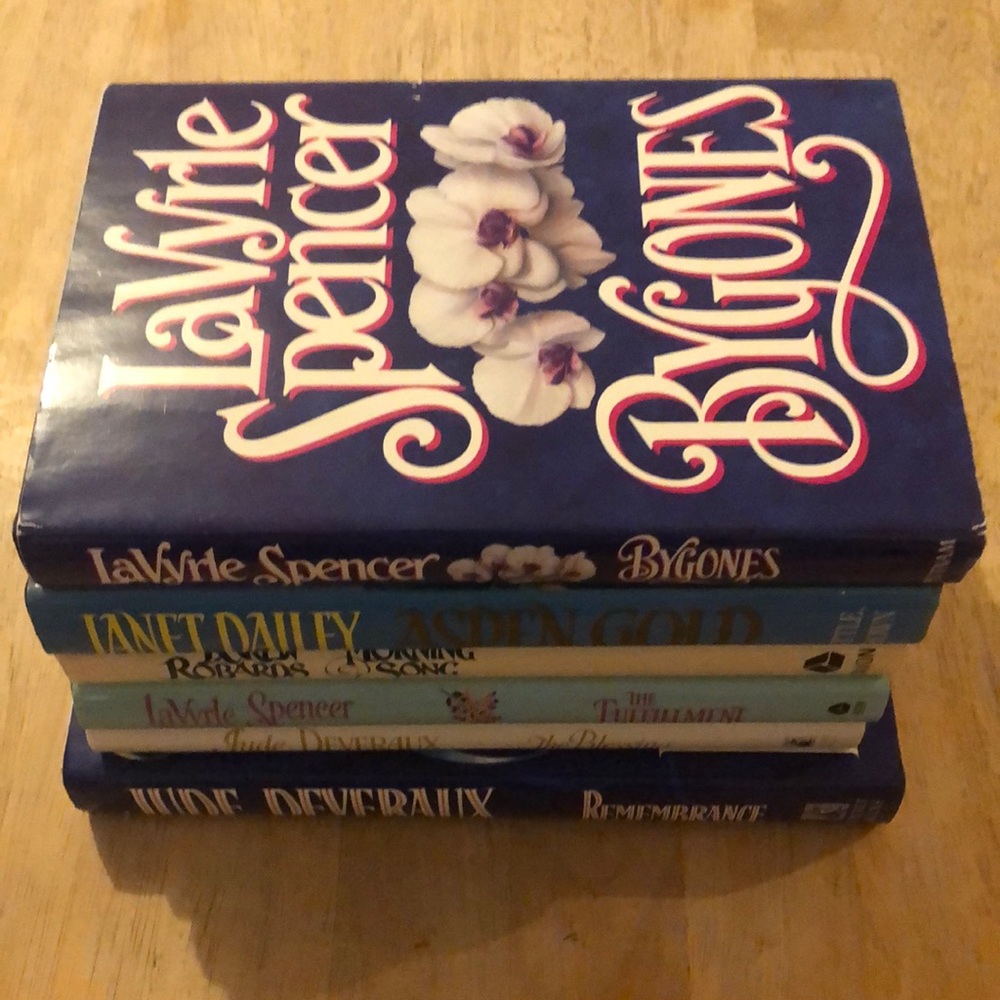Romance Novels 1990's Dailey Spencer Deveraux Robards Bundle of Six Boo…
